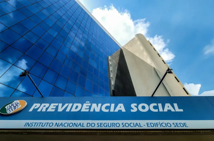  Central de atendimento telefônico do INSS está suspenso neste sábado (12)