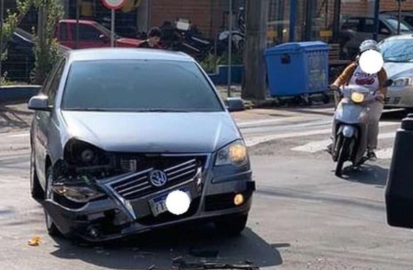  Colisão entre carro e caminhão é registrada no Centro de Francisco Beltrão