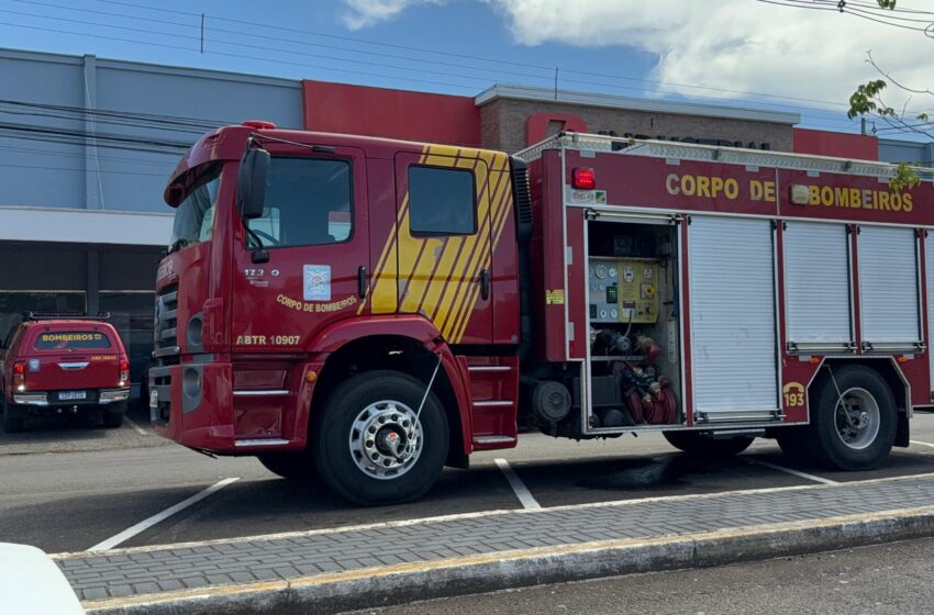  Corpo de Bombeiros é acionado para princípio de incêndio em super mercado de Francisco Beltrão