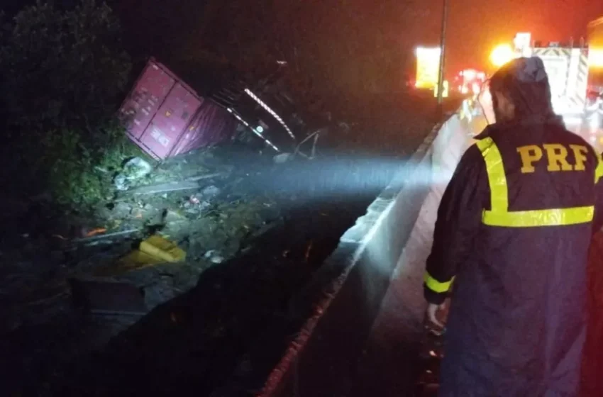  Grave acidente entre carreta e van de atletas deixa vários mortos