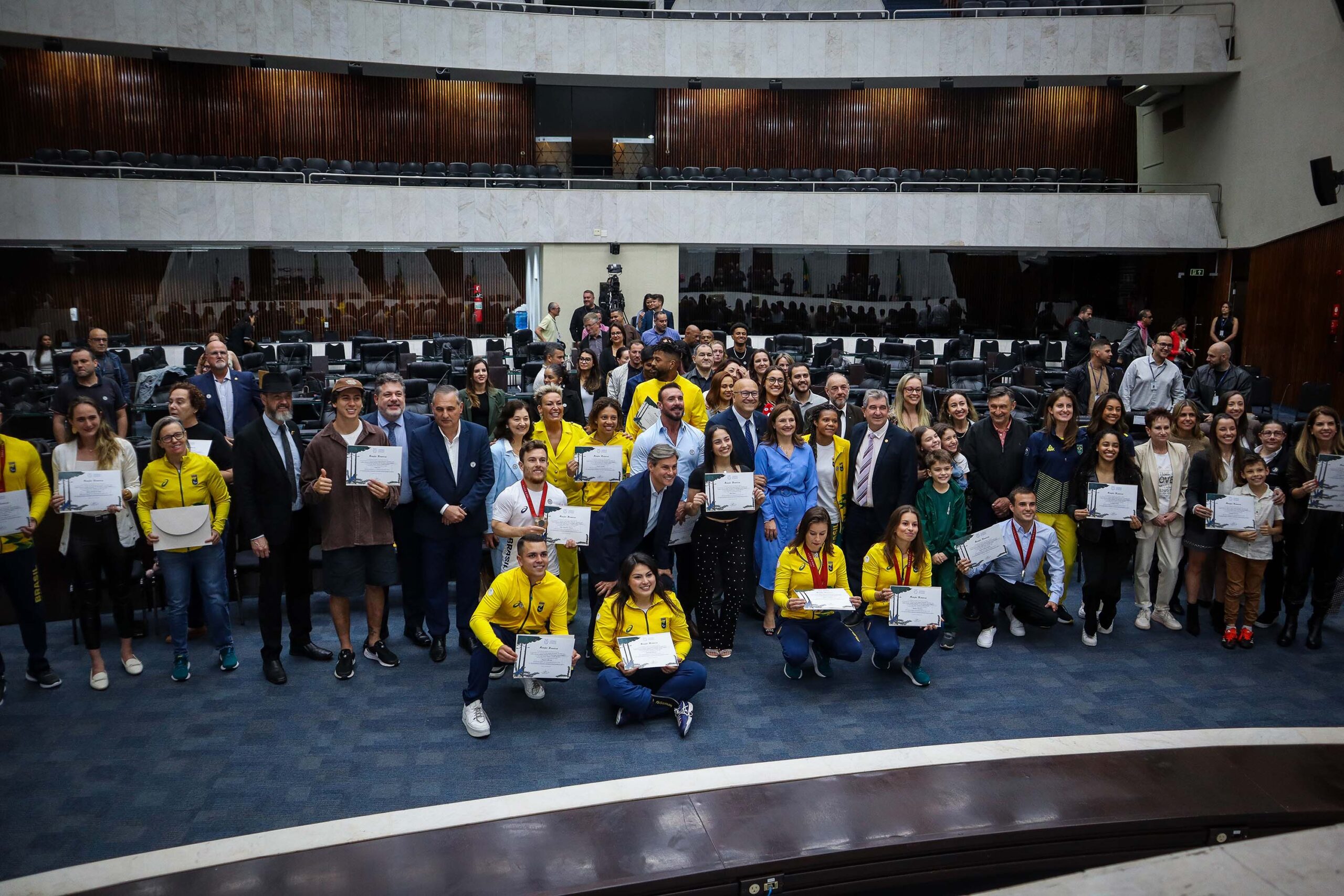 63 Paranaenses que participaram dos Jogos de Paris são homenageados na Assembleia