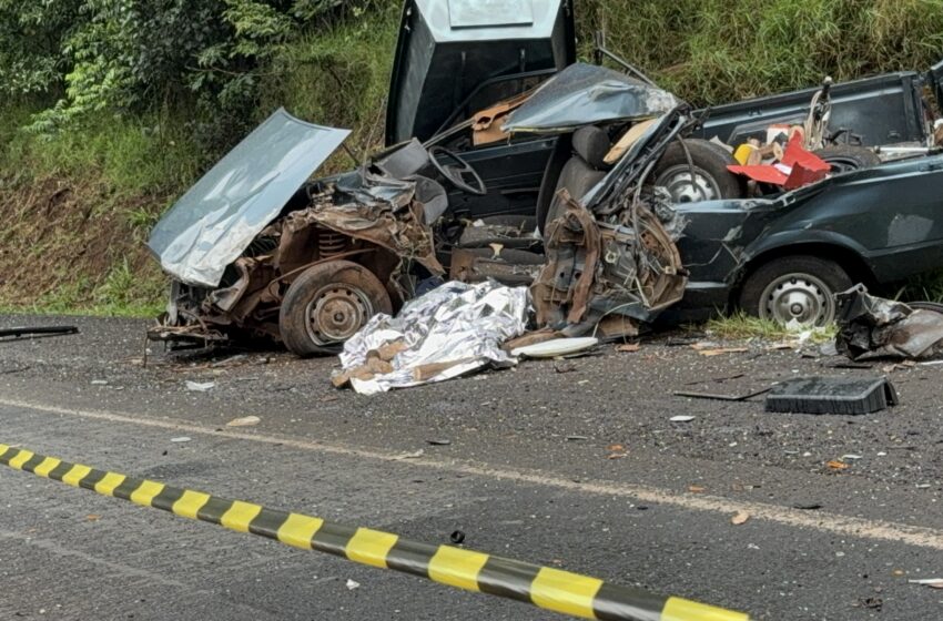  Colisão frontal entre carro e caminhão deixa homem morto na PR-182 em Beltrão