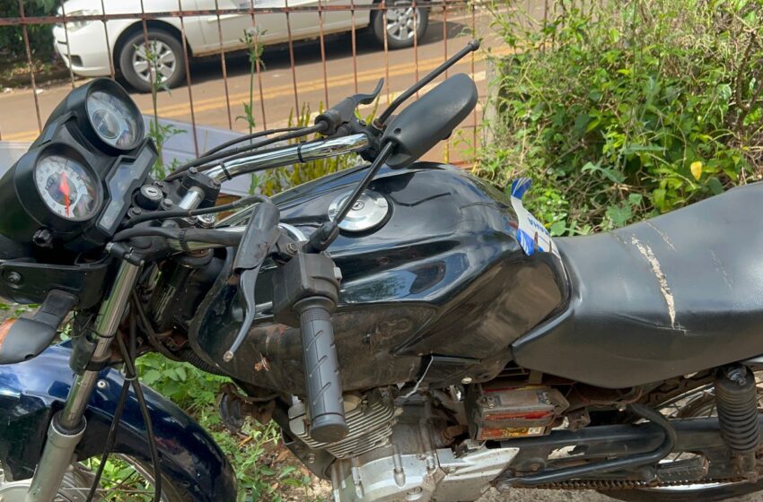  Colisão entre carro e moto deixa uma pessoa ferida no bairro Padre Ulrico