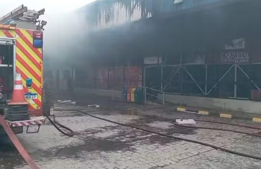  Incêndio de grandes proporções atinge restaurante de posto de combustíveis na BR-376