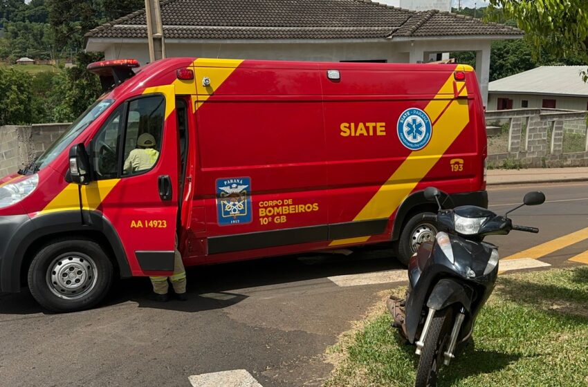  Mulher fica ferida após colisão de motocicleta contra