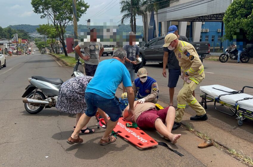  Acidente envolvendo veículo e motocicleta deixa homem ferido na Avenida Atílio Fontana