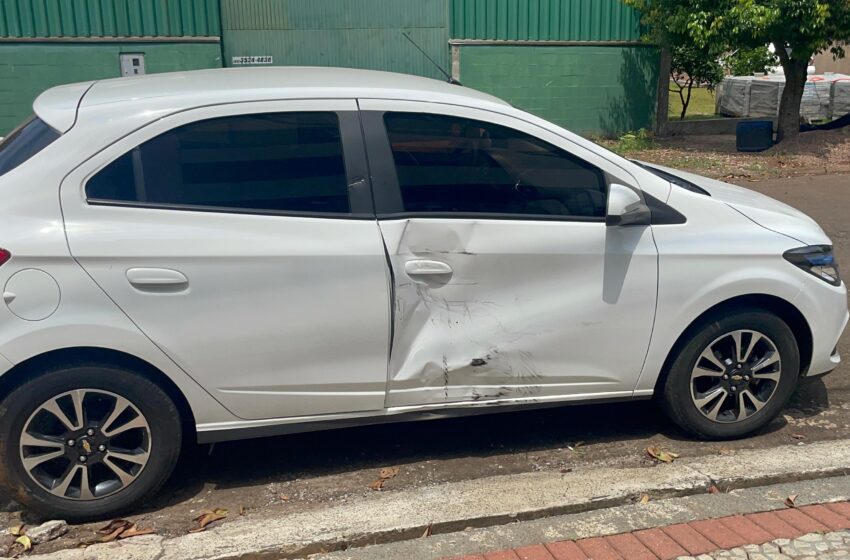  Colisão contra carro deixa motociclista ferida na Rua Porto Alegre