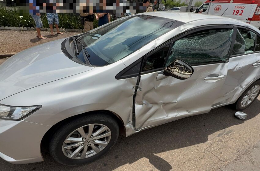  Motociclista sofre fratura exposta após colidir contra carro na rua Curitiba